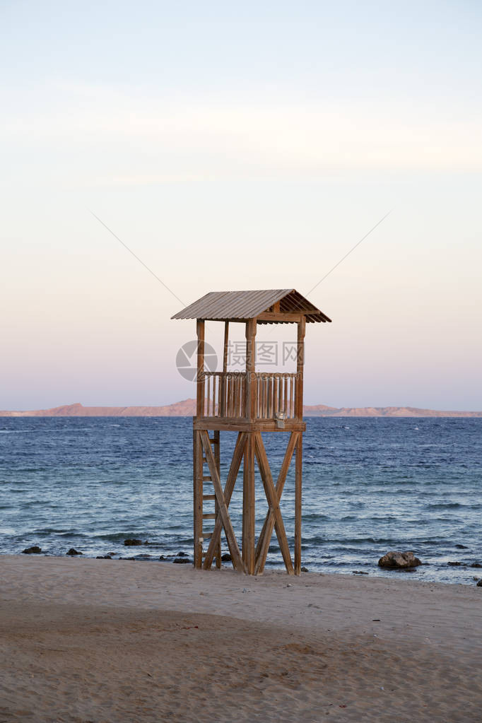 海滩上的生命保护站埃及锡奈沙姆伊图片