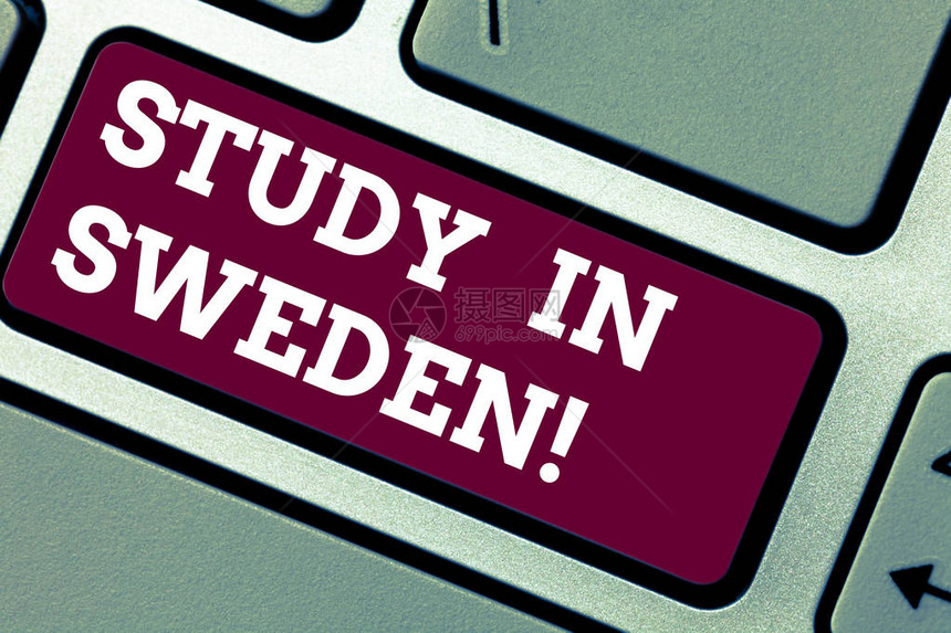 显示在瑞典学习的书写笔记商业照片展示出于教育目的前往欧洲地区的键盘意图创建计算机消息图片