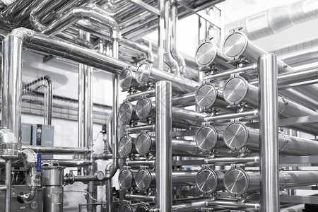 镀铬工业背景用于工厂车间生产的设备工业具和机械乳品厂钢制水管镀铬管背景图片