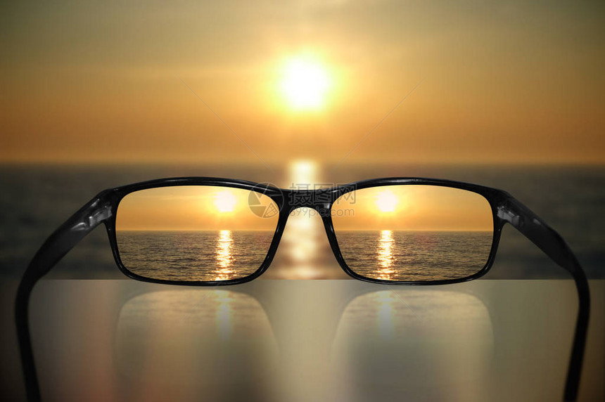眼镜视觉概念日落图片