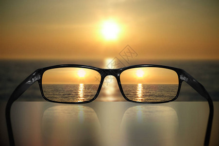 眼镜视觉概念日落图片