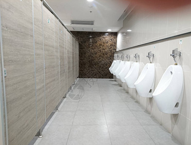 商场内空荡的公共男厕所图片