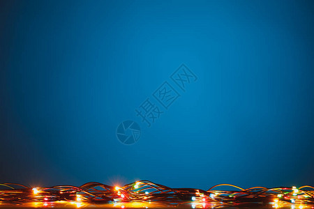 蓝色背景和带复制空间的LED灯背景图片