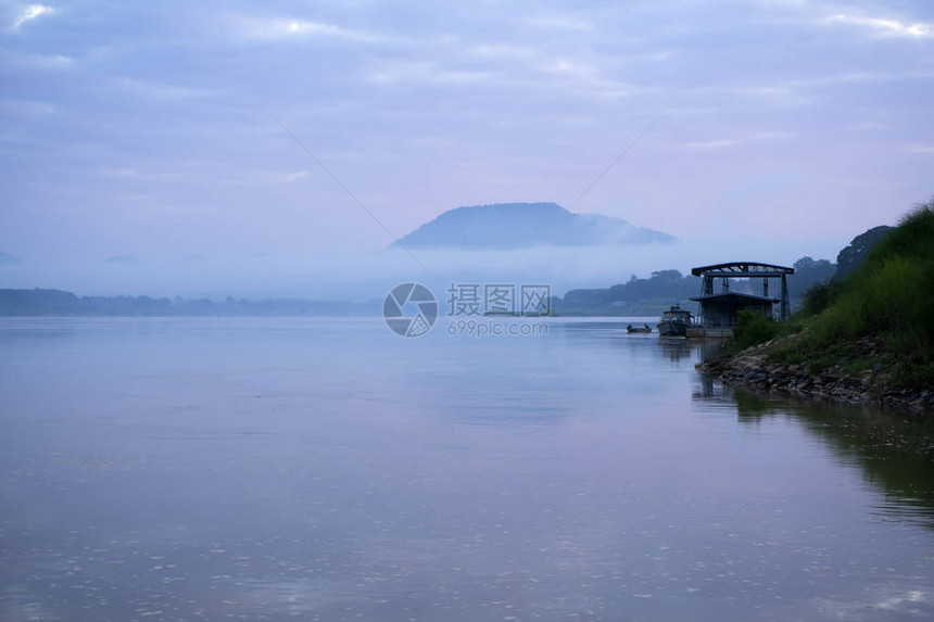 沿湄公河的早景泰国罗艾清图片