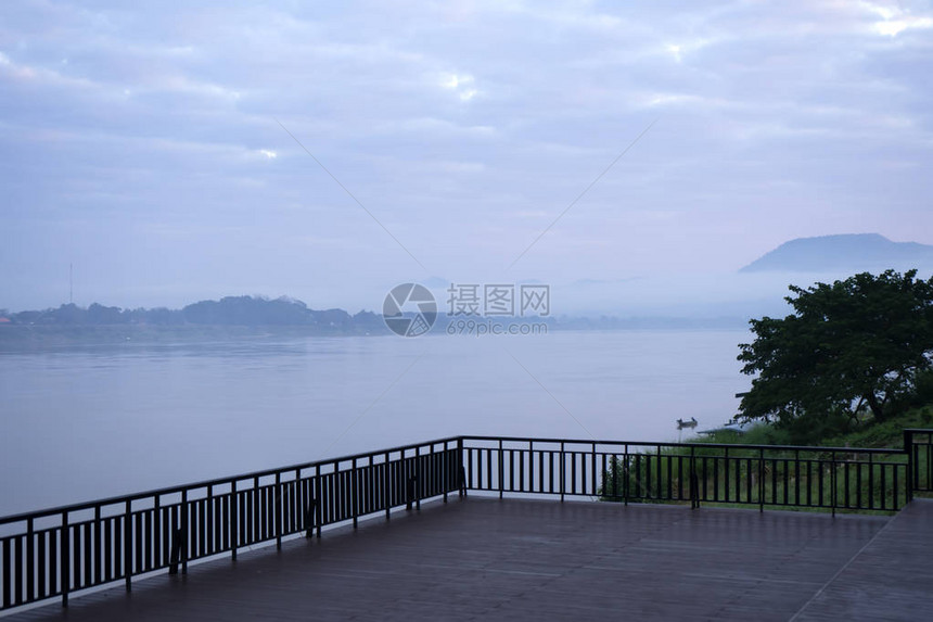 沿湄公河的早景泰国罗艾清图片