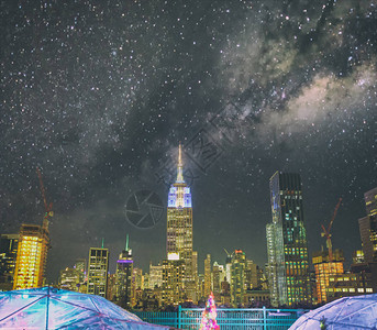在纽约市的繁星之夜美国曼哈顿天际线图片