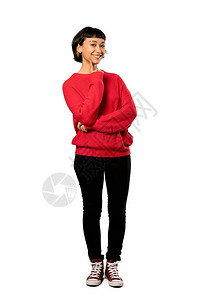 一个身穿红色毛衣的短发女孩在孤立的白色背景上抬头思考一个想图片