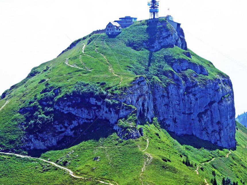 阿尔卑斯山峰HoherKasten在山脉Alpstein和Appenzellerland地区瑞士圣加仑州和AppenzellIn图片