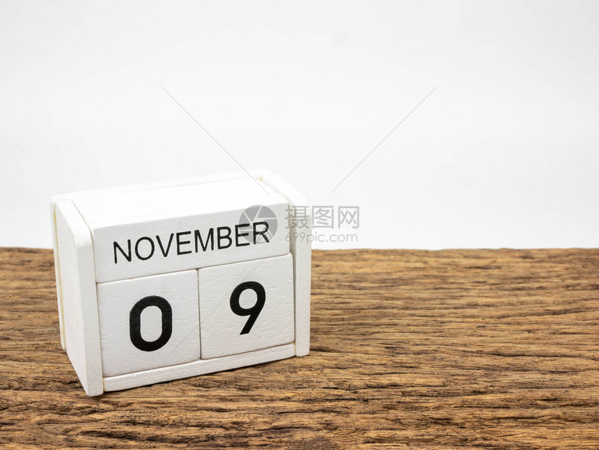 白方形木日历图片