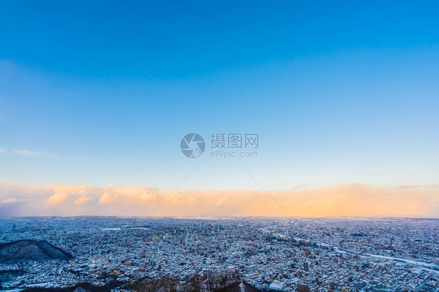 日本北海道札幌日落时寒雪冬季图片