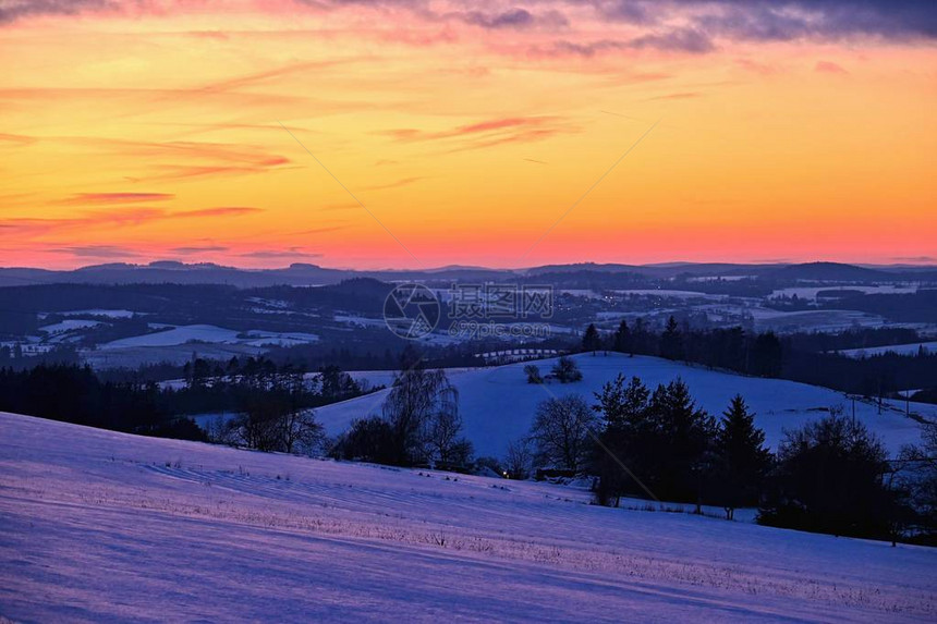 美丽的冬天风景高原图片