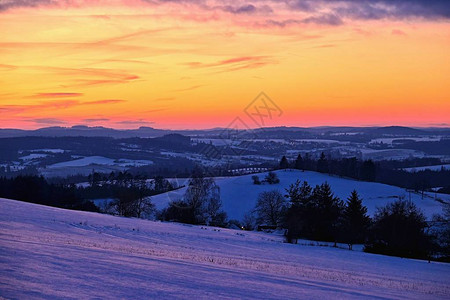 美丽的冬天风景高原高清图片
