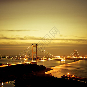 江阴之夜的桥图片
