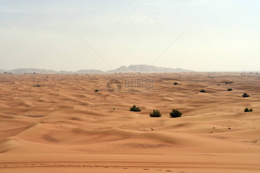 Rock和Sharjah沙漠地区图片