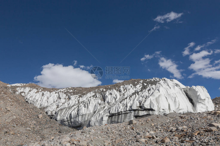 穆兹塔格峰的景观图片