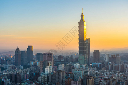 美丽的建筑在日落时建造台北城市天际线图片