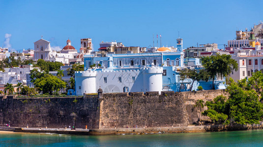 波多黎各旧圣胡安海岸的多姿彩历图片
