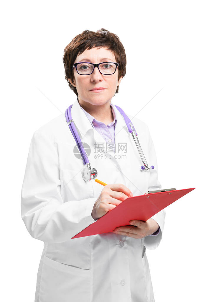 在剪贴板上写东西的有听诊器的成年有经验的女医生图片