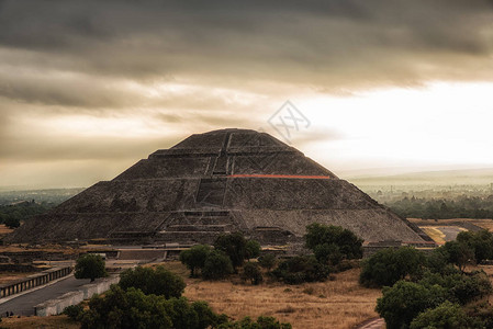 太阳金字塔墨西哥图片