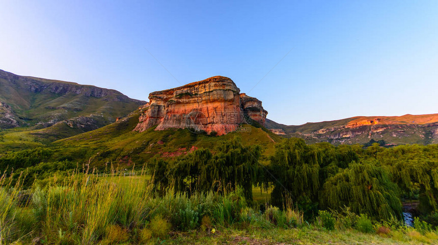 风景秀丽的南非德拉肯斯贝格金门公园景观图片