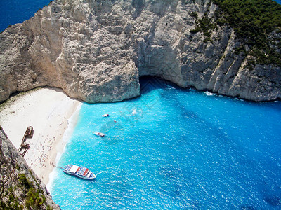 沉船Navagio在希腊欧洲的扎金索斯岛的海滩上高清图片