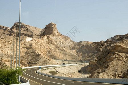 贾巴尔通往阿联酋阿布扎比AlAin阿布扎比的JebelHafeeet背景