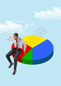 坐在销售饼图上的商人业务流程财务图表增长销图片