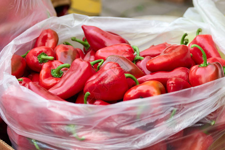 有机甜辣椒街头市场新鲜健康蔬菜天然土生产图片