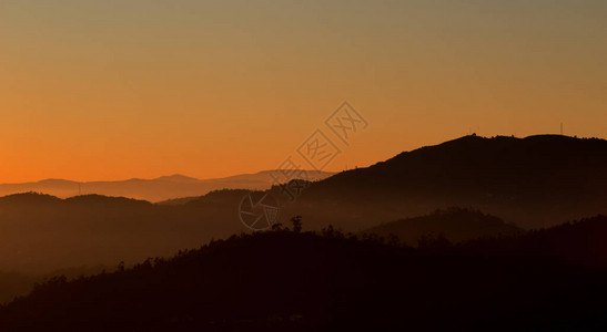葡萄牙北部山区的日落图片