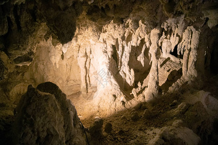 怀托摩溶洞新西兰怀托摩洞穴的美丽内部背景