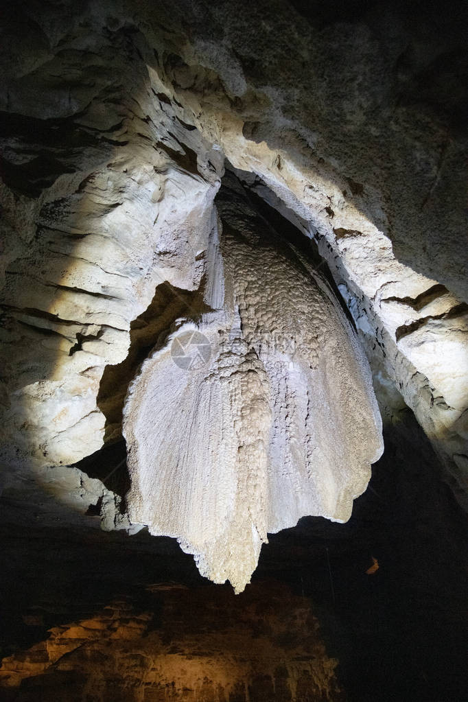 新西兰怀托摩洞穴的美丽内部图片