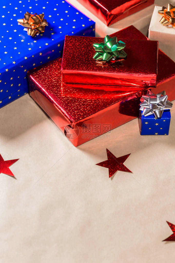 许多彩色不同的礼盒适用于任何活动生日圣诞节情人节图片