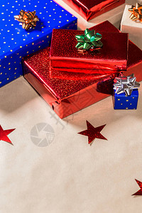 许多彩色不同的礼盒适用于任何活动生日圣诞节情人节图片