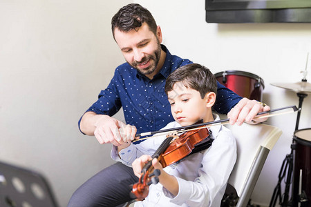 在小提琴学校培养儿童音乐天赋图片
