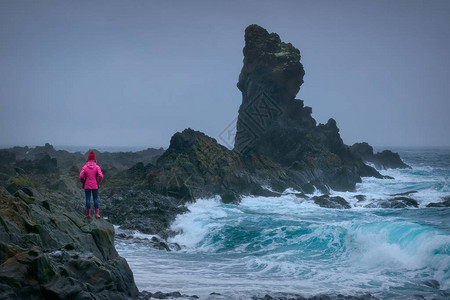 冰岛风景照片来自冒险和勇敢的女孩图片