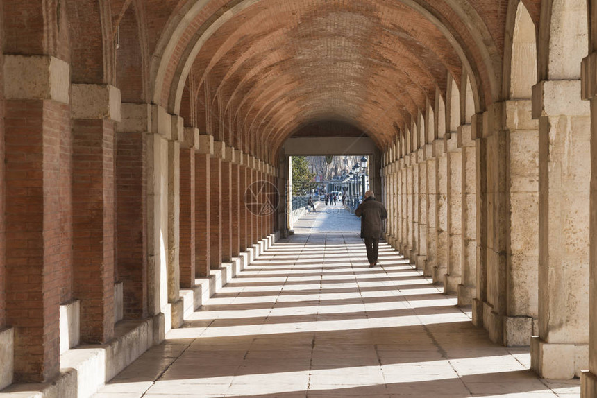 Aranjuez西班牙有拱门图片