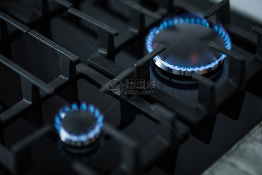 烧燃煤气环的锅炉蓝火图片
