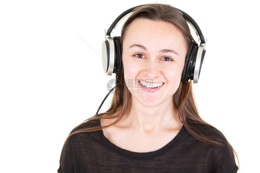 在白色背景触摸耳机复制空间中享受最喜欢的音乐的兴奋微笑快乐活跃的漂图片