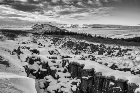 非裔美的欧洲冰岛Thingvelillir公园冬季风景美的全景图背景