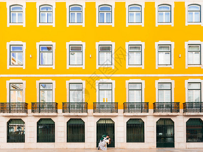 美丽的黄色建筑图片