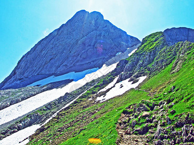 山脉的高山峰奥特曼背景图片