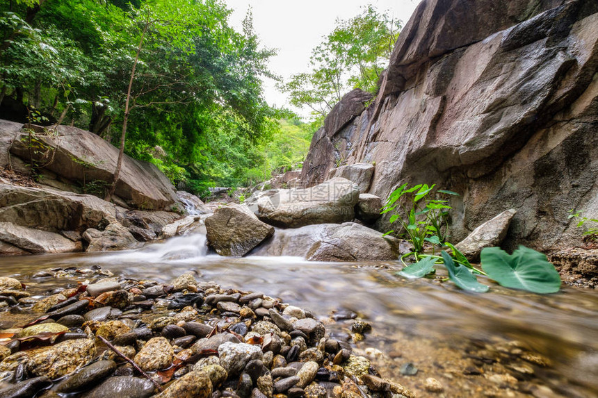 怀阳水瀑热带雨林位于泰国普雷丘普赫图片