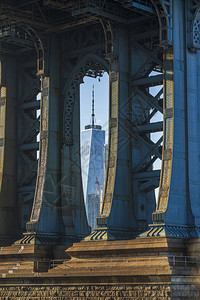从曼哈顿大桥俯瞰曼哈顿天际线图片