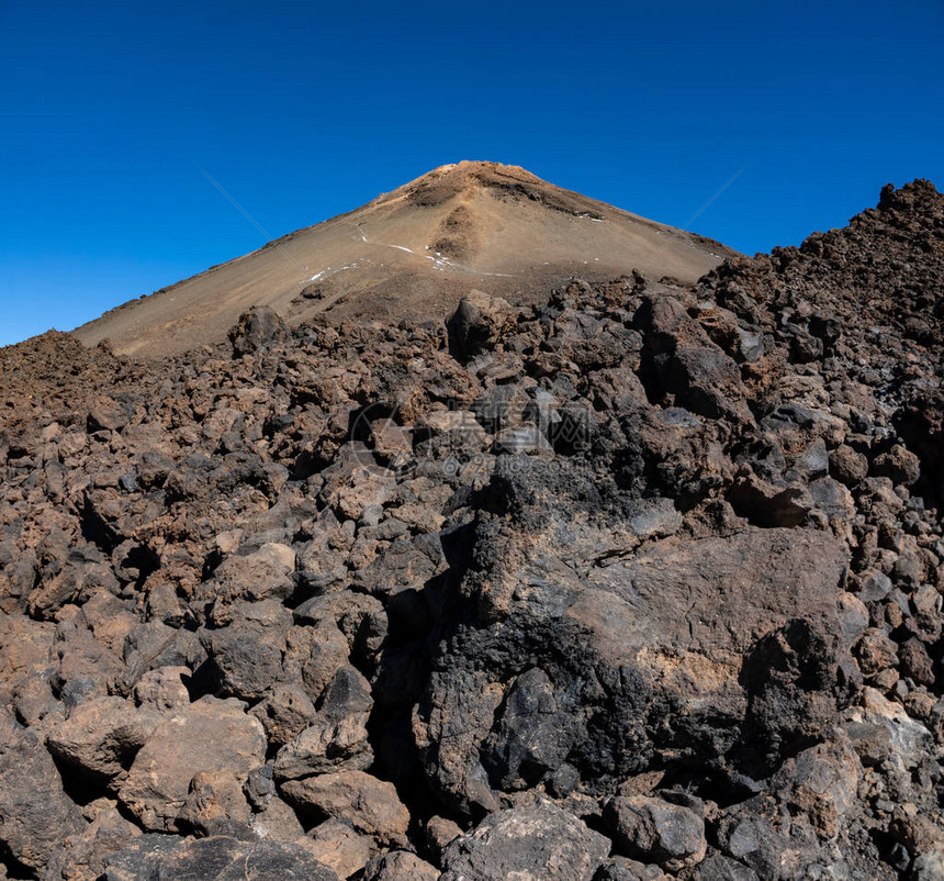 蓝色天空在提德火山坑顶上在特纳里夫岩图片