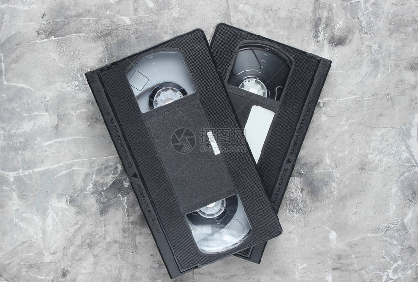 Retrovhs80年代的录相带磁在灰色图片