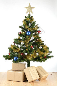 木地板上的圣诞树装饰背景图片
