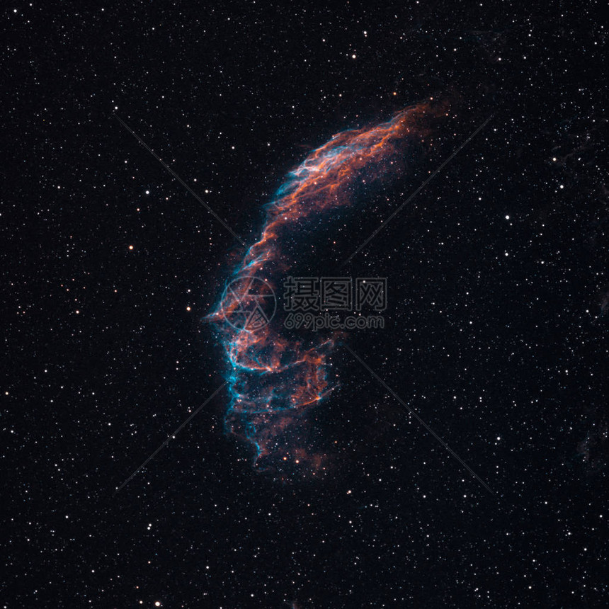 望远镜上带有专用天文学照相机的CygnusLoop星云中东部天文图片
