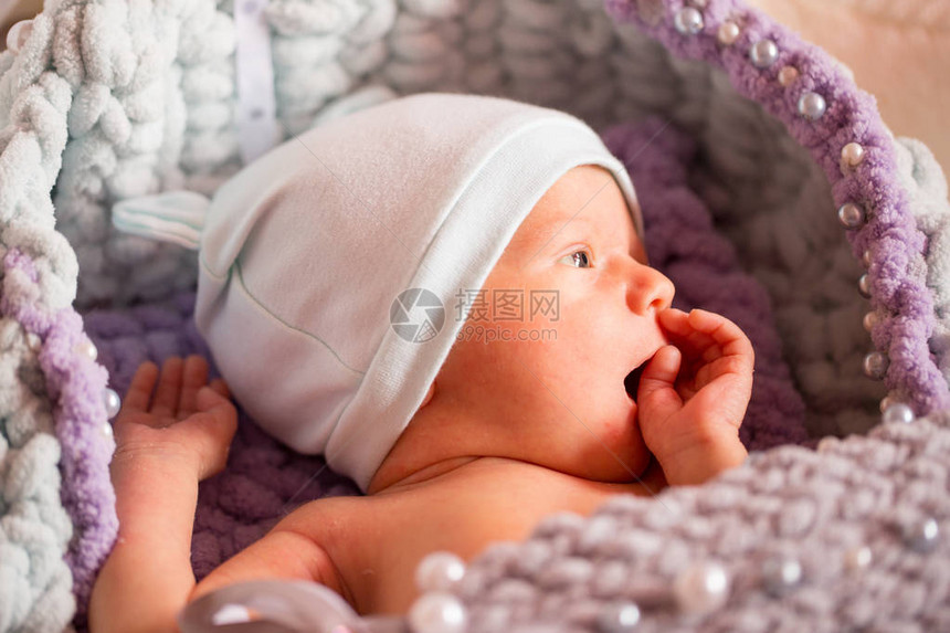 新生婴儿肖像孩图片