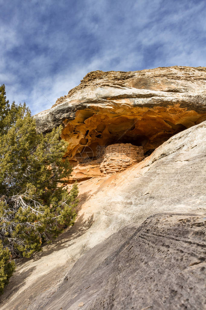 CanyonlandsNP南入口的一小段径通向这座朴素但有趣的祖先普韦布洛建筑图片