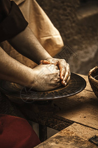 西班牙的陶匠手塑造粘土工艺人艺图片